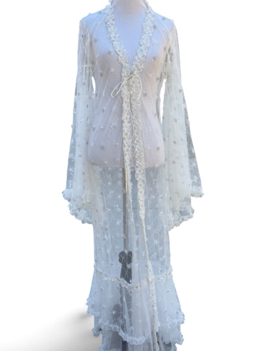Delicate Vintage Lace Tie-Front Robe - White
